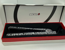 Load image into Gallery viewer, Cortesio Special Edition 1 1/4&quot; Flat Iron
